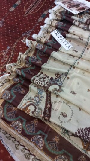 JACQUARD Lawn Printed Suit With Printed Sleeves